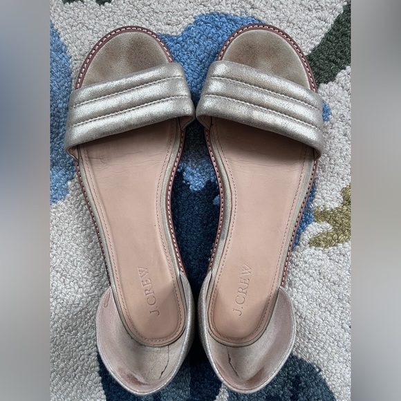 Hello warm weather! Super cute J Crew open toe gold flats, size 7 - Picture 2 of 8